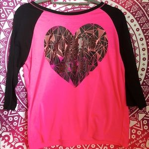 Medium sleeve work out shirt😍